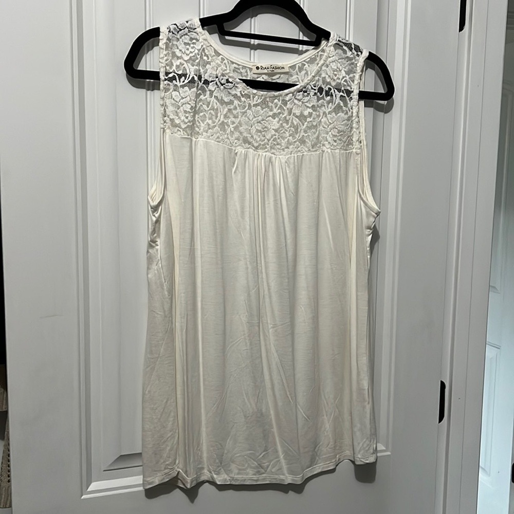 Womens blouse size 1X. Off white. Roomy fit. Lace detail. NWOT